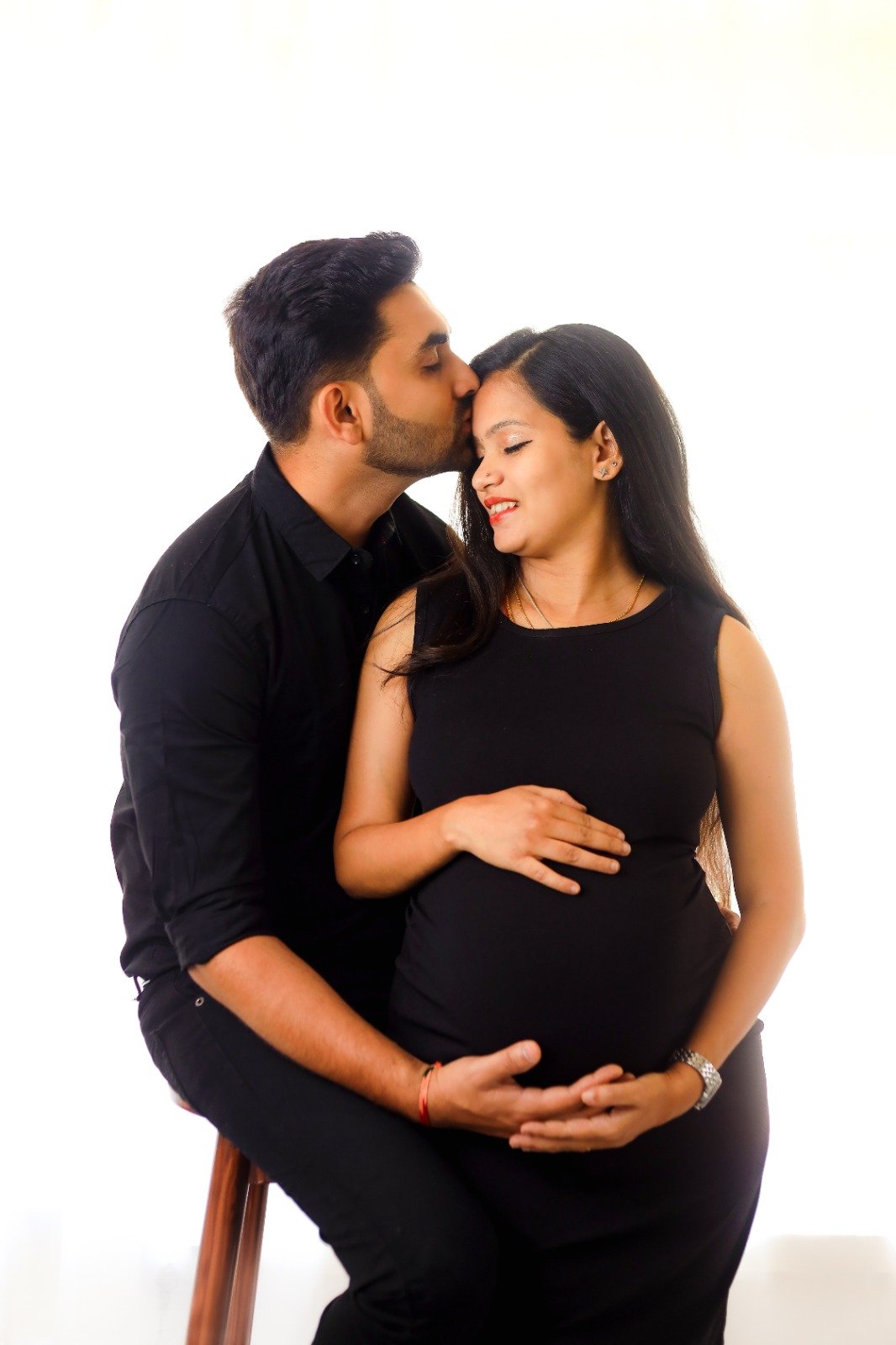 You are currently viewing WHY IT IS IMPORTANT TO INCLUDE YOU HUSBAND IN MATERNITY SHOOT?